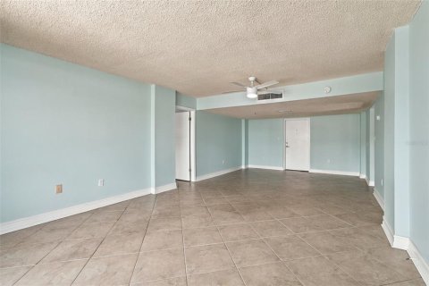 Condo in Dunedin, Florida, 2 bedrooms № 2380557 - photo 10