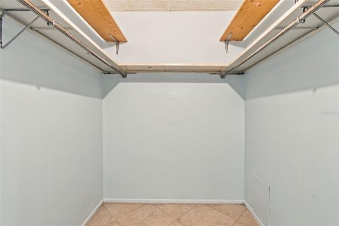 Condo in Dunedin, Florida, 2 bedrooms № 2380557 - photo 15