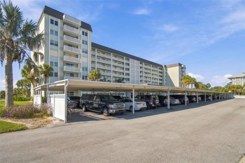 Condo in Dunedin, Florida, 2 bedrooms № 2380557 - photo 29