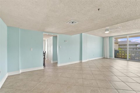 Condo in Dunedin, Florida, 2 bedrooms № 2380557 - photo 7