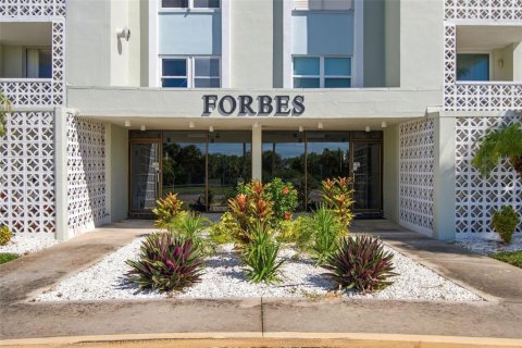 Condo in Dunedin, Florida, 2 bedrooms № 2380557 - photo 28
