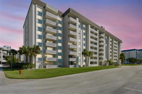 Condo in Dunedin, Florida, 2 bedrooms  № 2380557