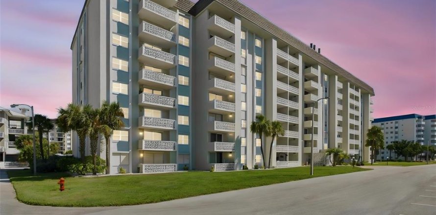 Condo in Dunedin, Florida, 2 bedrooms № 2380557
