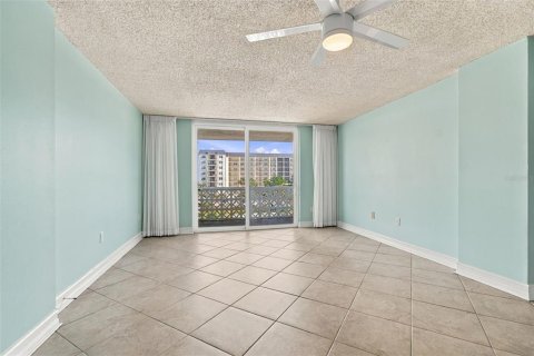 Condo in Dunedin, Florida, 2 bedrooms № 2380557 - photo 9