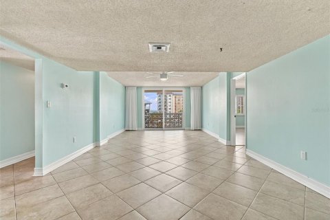 Condo in Dunedin, Florida, 2 bedrooms № 2380557 - photo 4