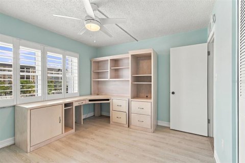 Condo in Dunedin, Florida, 2 bedrooms № 2380557 - photo 24