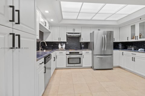 Купить кондоминиум в Майами, Флорида 2 спальни, 162.3м2, № 2153922 - фото 16