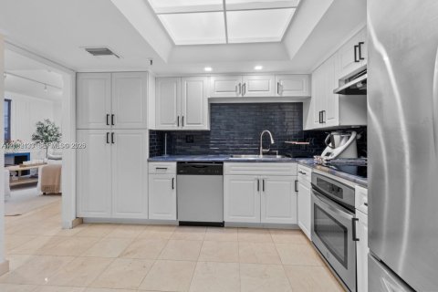 Купить кондоминиум в Майами, Флорида 2 спальни, 162.3м2, № 2153922 - фото 17