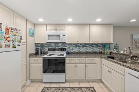 Condo in Saint Augustine, Florida, 2 bedrooms  № 1914188 - photo 17
