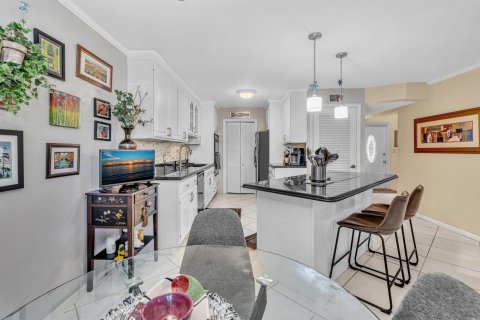 Townhouse in Plantation, Florida 2 bedrooms, 175.68 sq.m. № 2083114 - photo 8