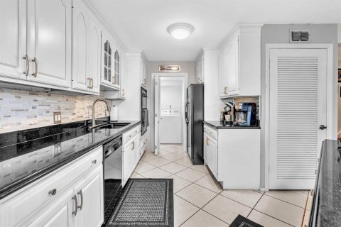 Townhouse in Plantation, Florida 2 bedrooms, 175.68 sq.m. № 2083114 - photo 9