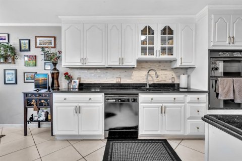 Townhouse in Plantation, Florida 2 bedrooms, 175.68 sq.m. № 2083114 - photo 12
