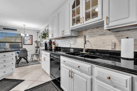Townhouse in Plantation, Florida 2 bedrooms, 175.68 sq.m. № 2083114 - photo 10