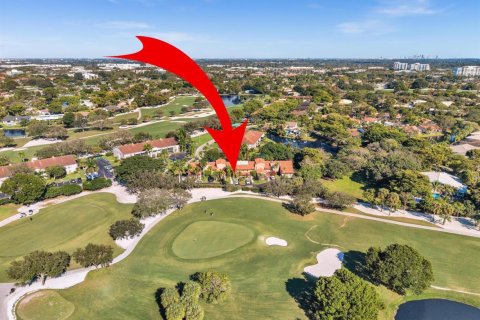 Townhouse in Plantation, Florida 2 bedrooms, 175.68 sq.m. № 2083114