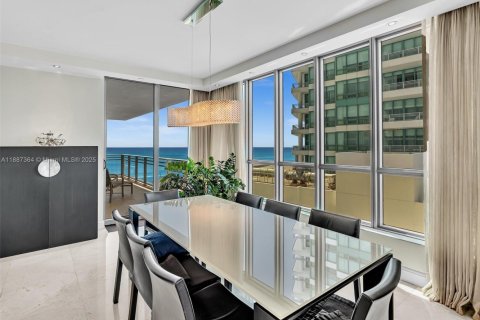 Condo in Hollywood, Florida, 3 bedrooms  № 1933030 - photo 11