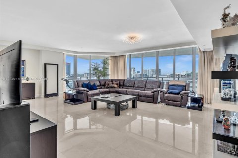 Condo in Hollywood, Florida, 3 bedrooms  № 1933030 - photo 3