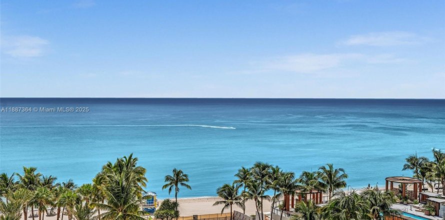 Condo in Hollywood, Florida, 3 bedrooms № 1933030