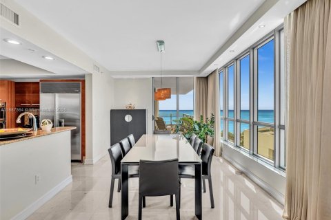 Condo in Hollywood, Florida, 3 bedrooms  № 1933030 - photo 8