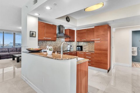 Copropriété à louer à Hollywood, Floride: 3 chambres, 243.68 m2 № 1933030 - photo 17