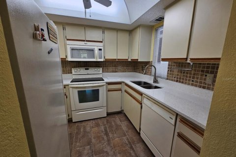 Снять в аренду кондоминиум в Порт-Шарлотт, Флорида 2 спальни, 77.85м2, № 1888547 - фото 3