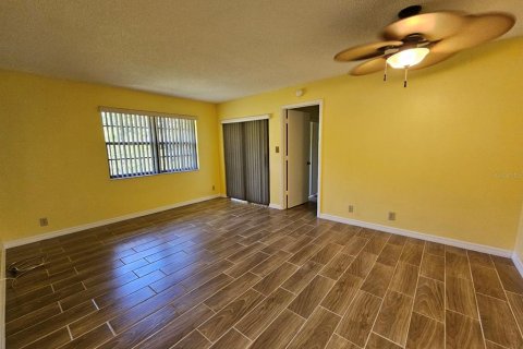 Снять в аренду кондоминиум в Порт-Шарлотт, Флорида 2 спальни, 77.85м2, № 1888547 - фото 12