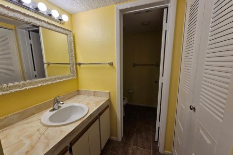 Снять в аренду кондоминиум в Порт-Шарлотт, Флорида 2 спальни, 77.85м2, № 1888547 - фото 28