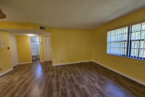 Снять в аренду кондоминиум в Порт-Шарлотт, Флорида 2 спальни, 77.85м2, № 1888547 - фото 18