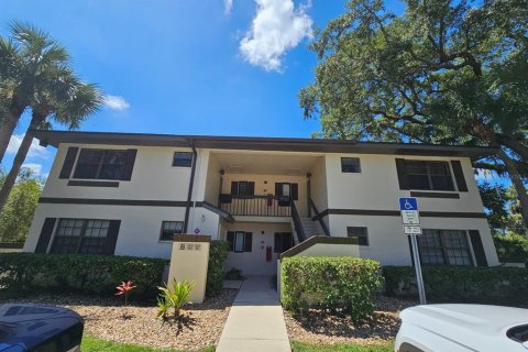 Снять в аренду кондоминиум в Порт-Шарлотт, Флорида 2 спальни, 77.85м2, № 1888547 - фото 1