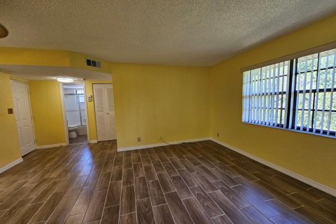 Снять в аренду кондоминиум в Порт-Шарлотт, Флорида 2 спальни, 77.85м2, № 1888547 - фото 17