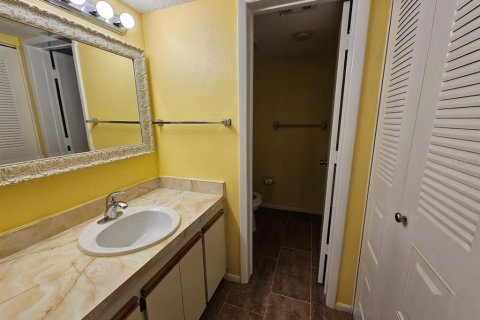 Снять в аренду кондоминиум в Порт-Шарлотт, Флорида 2 спальни, 77.85м2, № 1888547 - фото 27