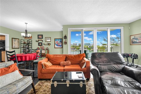 Condo in Bay Harbor Islands, Florida, 2 bedrooms  № 1818416 - photo 13