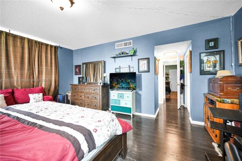 Condo in Bay Harbor Islands, Florida, 2 bedrooms  № 1818416 - photo 22