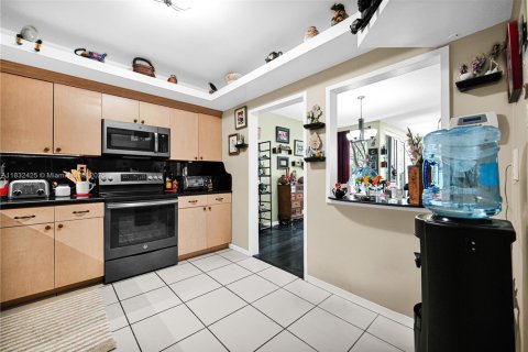 Condo in Bay Harbor Islands, Florida, 2 bedrooms  № 1818416 - photo 7