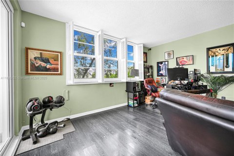 Condo in Bay Harbor Islands, Florida, 2 bedrooms  № 1818416 - photo 15