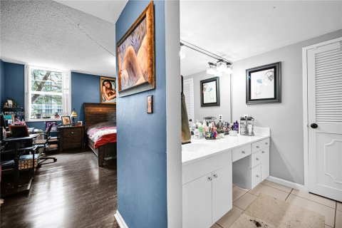 Condo in Bay Harbor Islands, Florida, 2 bedrooms  № 1818416 - photo 23