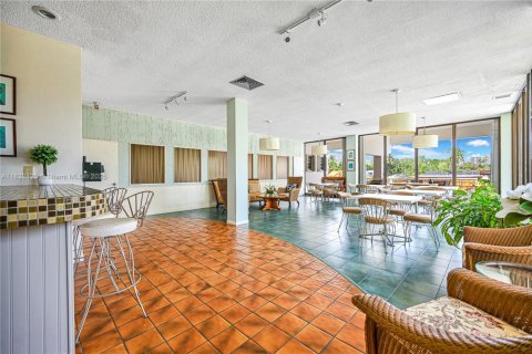 Condo in Bay Harbor Islands, Florida, 2 bedrooms  № 1818416 - photo 2