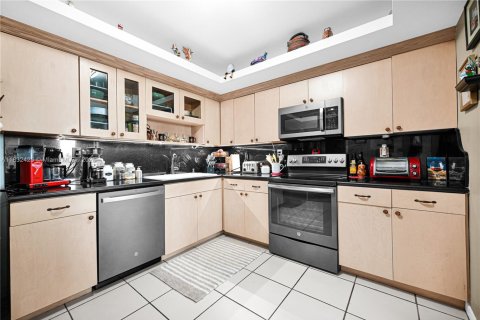 Condo in Bay Harbor Islands, Florida, 2 bedrooms  № 1818416 - photo 6