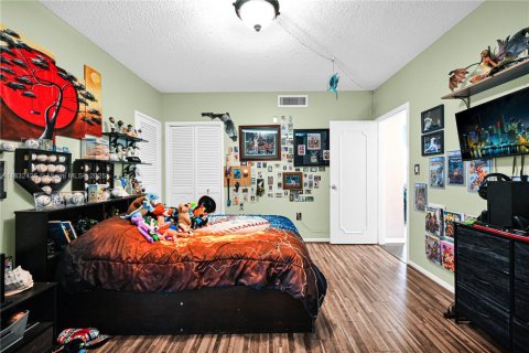 Condo in Bay Harbor Islands, Florida, 2 bedrooms  № 1818416 - photo 28