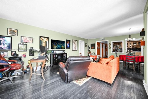 Condo in Bay Harbor Islands, Florida, 2 bedrooms  № 1818416 - photo 14