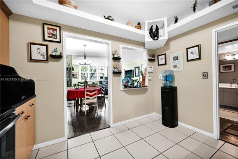 Condo in Bay Harbor Islands, Florida, 2 bedrooms  № 1818416 - photo 8