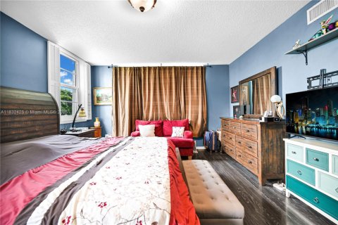 Condo in Bay Harbor Islands, Florida, 2 bedrooms  № 1818416 - photo 21