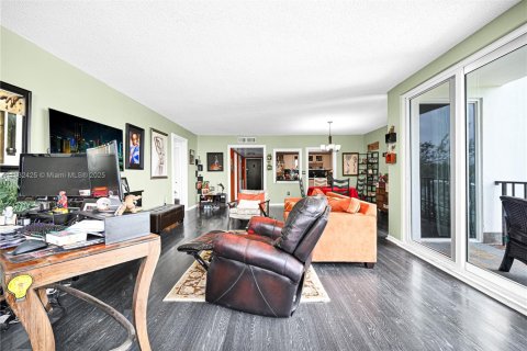 Condo in Bay Harbor Islands, Florida, 2 bedrooms  № 1818416 - photo 16
