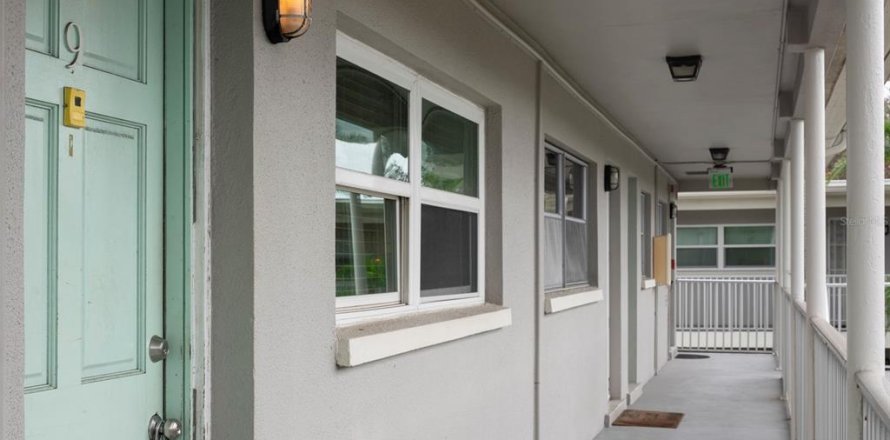 Condominio en Saint Petersburg, Florida, 1 dormitorio № 1837481