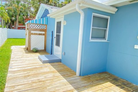 House in Indian Rocks Beach, Florida 3 bedrooms, 143.63 sq.m. № 1844449 - photo 9