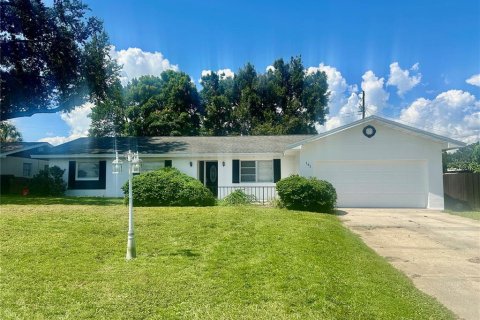 Casa en alquiler en Winter Haven, Florida, 3 dormitorios, 142.7 m2 № 1907256 - foto 1