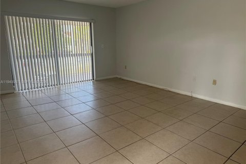 Condo in Miami, Florida, 1 bedroom  № 1997818 - photo 4