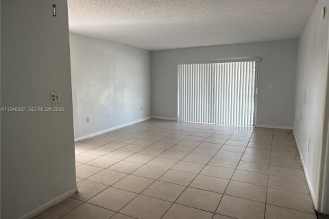 Condo in Miami, Florida, 1 bedroom  № 1997818 - photo 3
