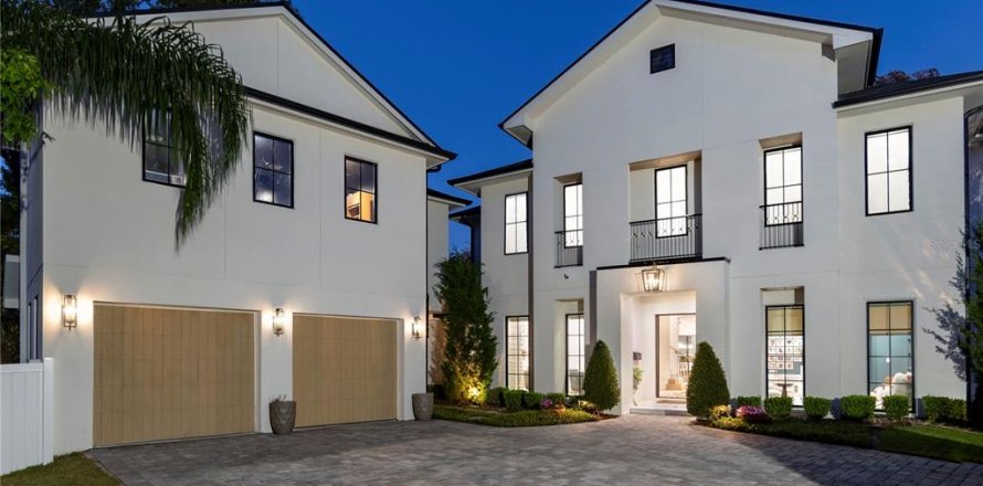 House in Winter Park, Florida 5 bedrooms, 623.19 sq.m. № 1917850