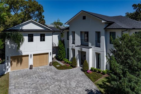 House in Winter Park, Florida 5 bedrooms, 623.19 sq.m. № 1917850 - photo 15