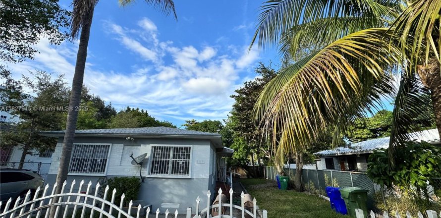 Villa ou maison à Miami, Floride 2 chambres, 123.1 m2 № 1801014